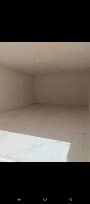 مستودع للإيجار  مستودع بموقع مميز مناسب للتخزين أو الأنشطة التجارية المختلفة. الأبعاد:  الطول: 1