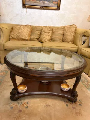 طاولة وسط .