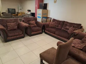 طقم كنب صالون او جلوس 7 مقاعد امريكي مستعمل ماركة Ashley