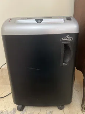 Fellows paper shredder آلة تمزيق الورق