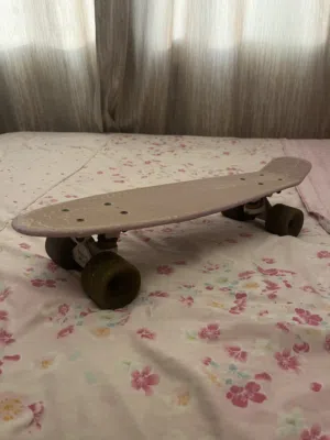Chic Pink Skateboard in Great Condition