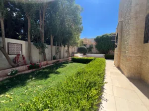 325 m2 4 Bedrooms Villa for Rent in Amman Deir Ghbar