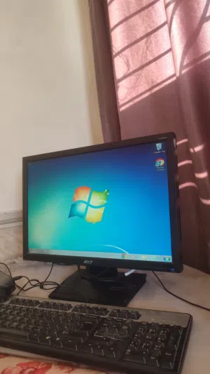 كمبيوتر acer بحاله ممتازه