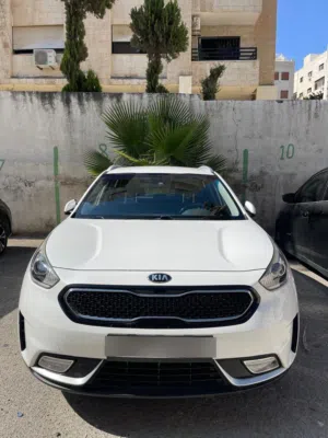 كيا نيرو وارد كوري كرت ابيض فحص كامل جنط 18 وفرش جلد كراسي مبردة للبيع او البدل علىso Byd او id4 6