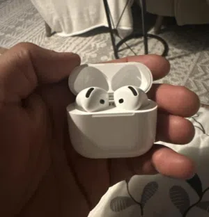 للبيع سماعات العادي Apple AirPods 4
