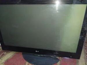 شاشه LG بلازما شغاله باور محتاجه بورده y فقط زجاجه سليمه