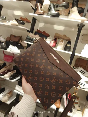 شنطه يد Louis Vuitton