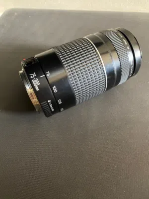 عدسة كانون 75-300