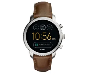 ساعة ذكية من طراز Fossil Q Explorist، تتميز بهيكل من الستانلس ستيل وسوار جلدي بني