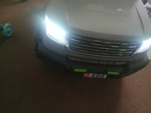سياره اطفال شبه جديده معها ريموت فيها نظام هزاز