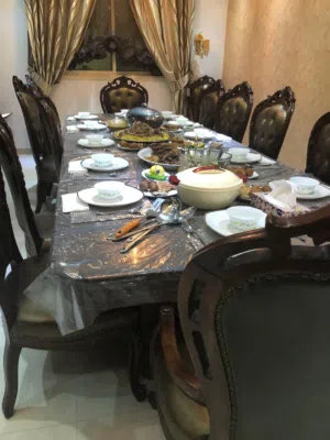 طاولة سفرة طولها 3 متر مع 12 كرسي