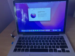 MacBook Pro 13-inch بحاله جيده جدا