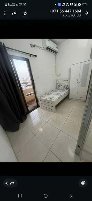 سكن شباب شيرنج مشترك بارتشينات مساحات مختلفة بشباك و بلكونة في امارة عجمان قريب من جميع الخدمات