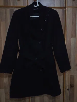 جاكيت جوخ انجليزي اصلي لون اسود مبطن دافئ موديل ستاتي جديد غير مستعمل مقاس 44 مناسب للجامعة والشغل