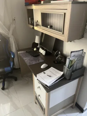 طاوله مكتبي و ينفع جيمنج شوف وصف