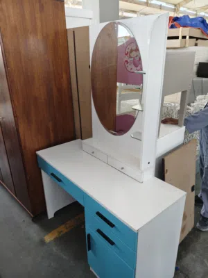 dressing table neat and clean, pick up from Farwaniya