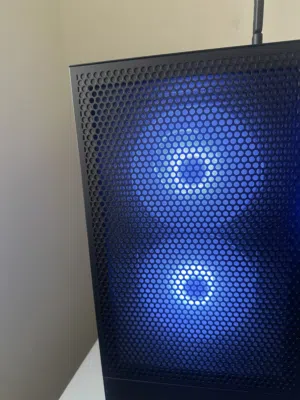 ألعاب PC  مع شاشة