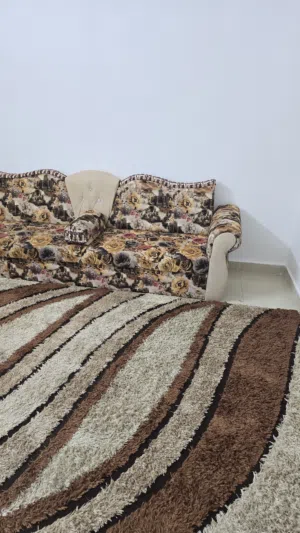 كراسي بحاله جيده ومع سجاد