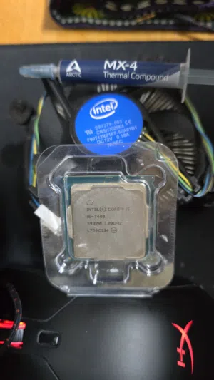 جيل سابع I5 7400 مع مبرد انتل مع معجون اركتيك mx4