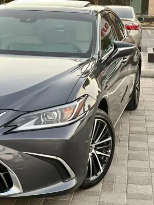 Used Lexus ES in Muscat