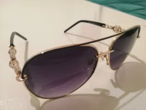 نظاره نسائيه نسخه عن وكاله عالميه GUCCI