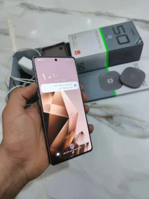 انفنكس نوت 50 برو ذاكره 256 كارتونه والشاحن لاسلكي
