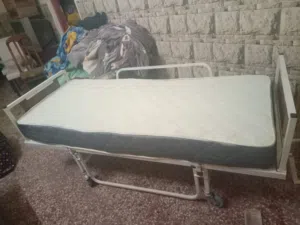 سرير طبي اربع حركات للبيع