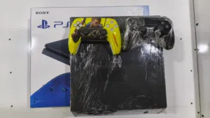 جهاز بلي 4 4K PRO مهكر نضيف جدا ذاكرة 1 تيرا جهاز ما مفتوح ومع جوستيك العدد 2 ومع العاب 10