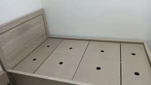 Bed frame in good condition سرير في حالة جيدة