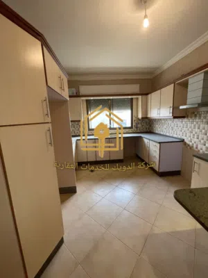 شقة سوبر ديلوكس - الرابية - 3نوم - 200م - قرب الخدمات