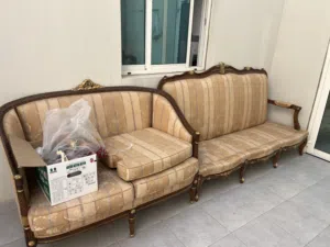 كنب و طاولة طعام 8 أشخاص وكراسي