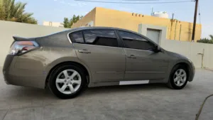 Used Nissan Altima in Al Dakhiliya