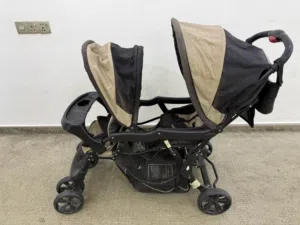 عربة أطفال توأم (Tandem) من ماركة Juniors اقره الوصف