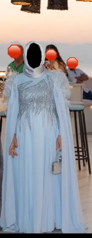 فستان سهرة ازرق فاتح للمحجبين و الغير محجبين مستعمل مرة واحدة خارج الكويت