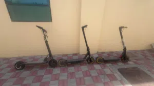 البيع. أربع. سكوترات. على حالتهم كلهم اب 500. غير قابل للتفاوض