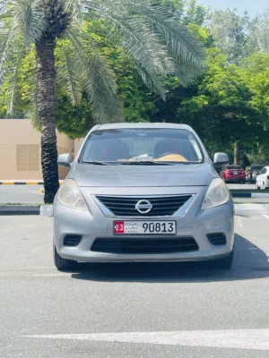 نيسان فيرسا 2014 نضفه جدا ممسرفزه كامل وملكيه وتامين سنه