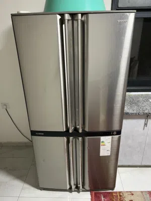 ثلاجة SHARP للبيع
