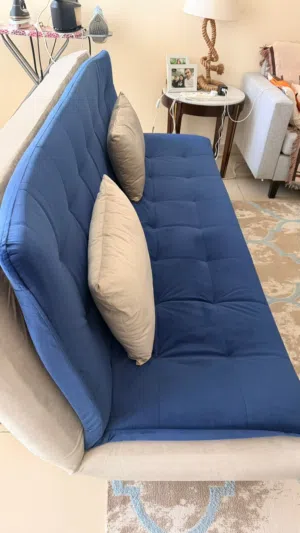 كنب سرير (Sofa Bed) للبيع بحالة ممتازة، استخدام خفيف لمدة حوالي 7 شهور فقط.