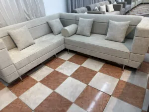 كنب عصري حديث.