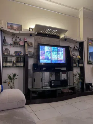 تليفزيون 42 بوصة+ ومكتبة