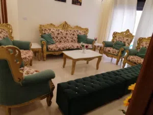 إعلان بيع بداعي السفر: طقم كنب كلاسيكي فاخر ومحفور - بحالة جيدة جدا