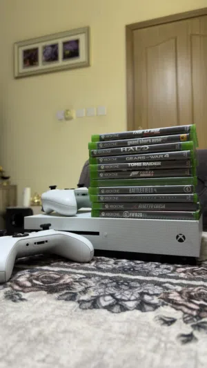 Xbox (one S) 1 tb with games
