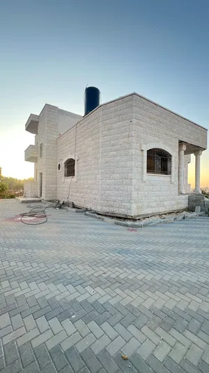 ‏أكثر من 6 غرف ‏.‏ ٤ حمّامات ‏.‏ 300 م٢‏0