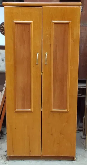 ماشاء الله ربنا يبارك لصاحب النصيب دولاب شبابي درفتين خشب كونتر وقواشيط زان  بحالة ممتازة عرض 8