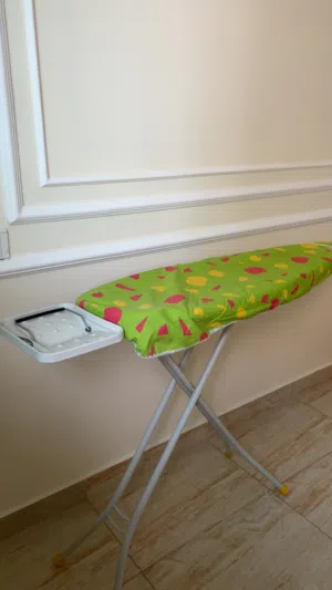 طاولة كوي حالتها جداً ممتازة