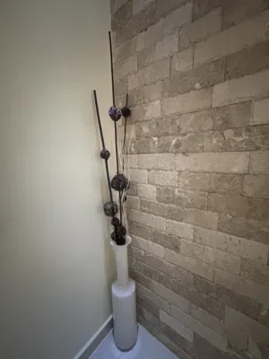 مزهريه بيضاء يجي معاها ديكور