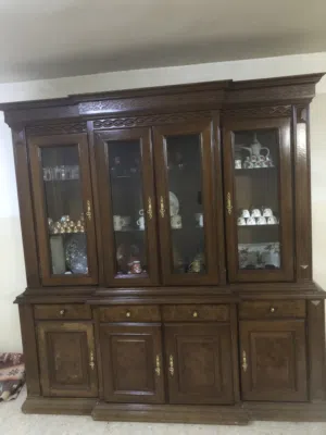 خزانة نيش / بوفيه خشب مستعمل بحالة جيدة
