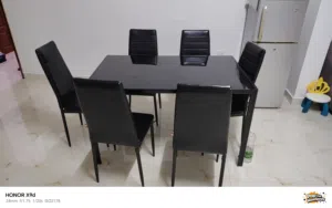 Dining table with 6 chairs in good condition