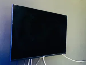تلفاز بحاله جيده استعمال شهر فقط