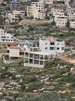4 Bedrooms . 3 Bathrooms . 270 m22